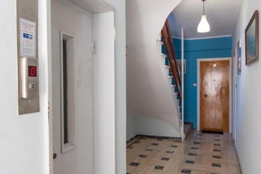 Lavish & Spacious Apt With Stunning Seaview, 10 Min Ath Airport 아르테미다 외부 사진