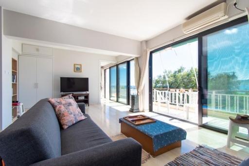 Lavish & Spacious Apt With Stunning Seaview, 10 Min Ath Airport 아르테미다 외부 사진